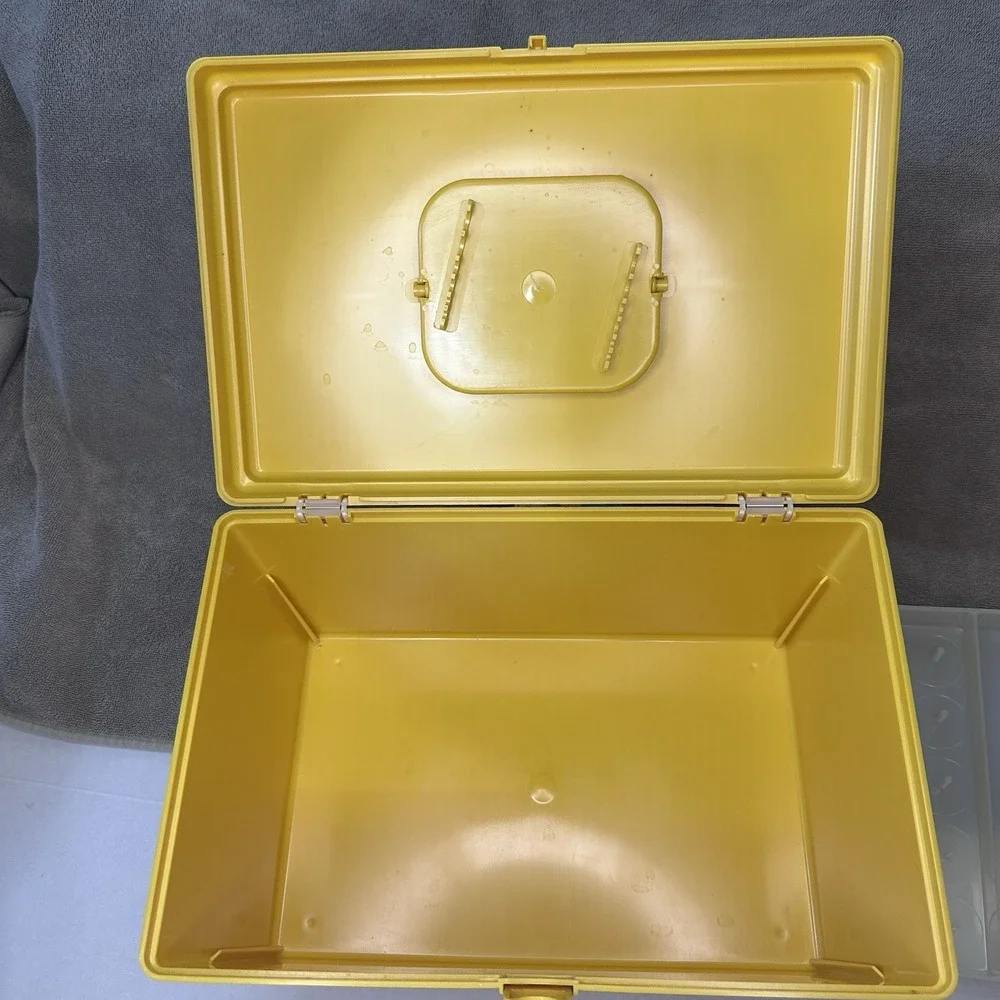 Vintage Wil-hold Wilson Mfg Corp Sewing Box W/Tray Yellow Plastic MCM